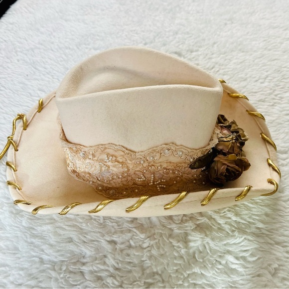 Hooray Henri Wool Cream Off White Floral Ladies Hat - Picture 9 of 16